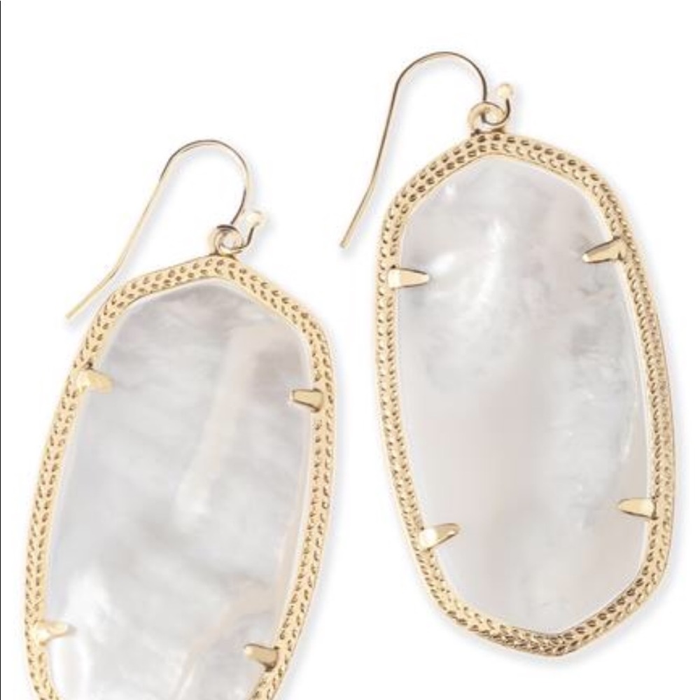 Kendra Scott Danielle earrings in Ivory Pearl